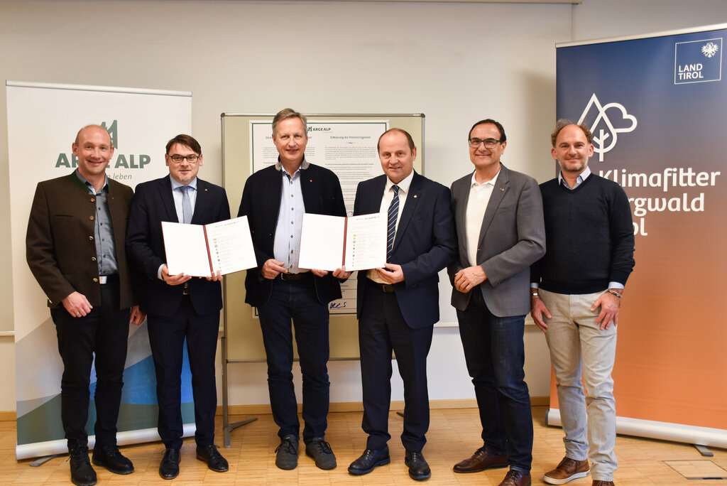 © Land Tirol/Jansenberger - Christian Annewanter, Simon Lochmann, Landesforstdirektor Josef Fuchs, LHStv Josef Geisler, Kurt Ziegner, Georg Mahnke