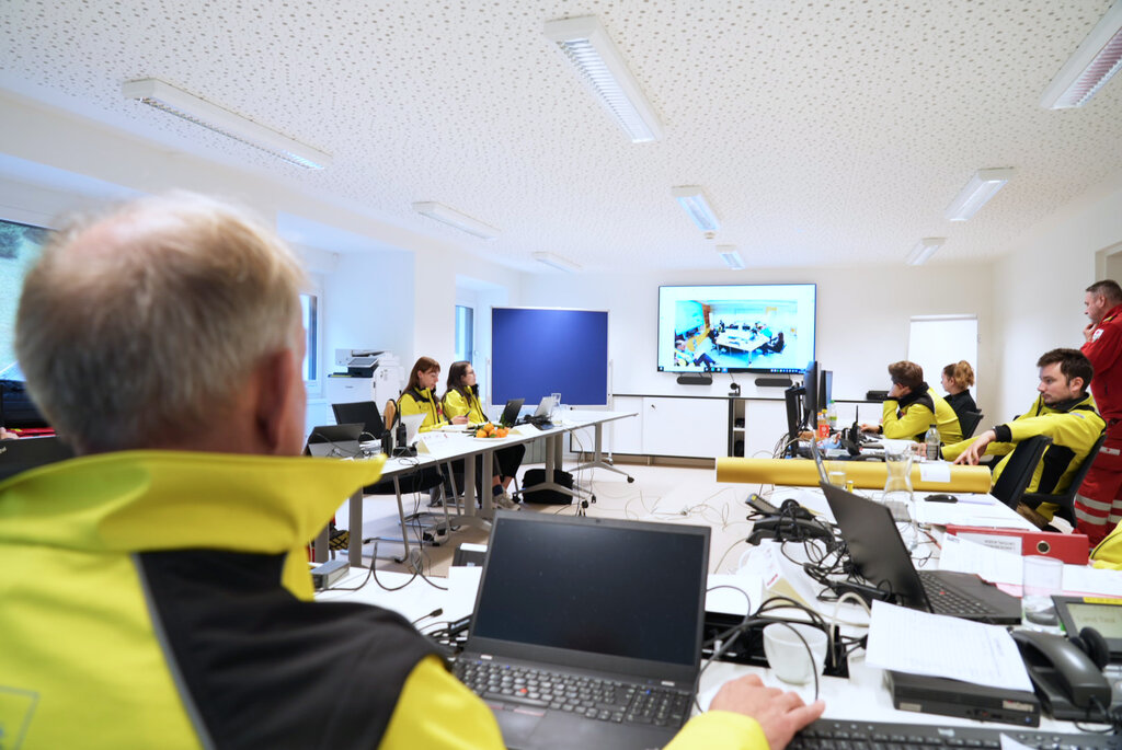 Land Tirol/Pölzl - Videokonferenz der Landeseinsatzleitung Tirol mit dem Lagezentrum Südtirol.