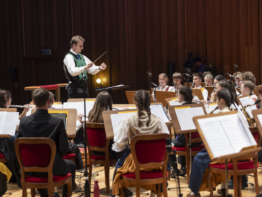 © LPA/Tiberio Sorvillo - Das Euregio-Jugendblasorchester begeisterte mit einem vielseitigen Musikprogramm in Riva del Garda, Toblach (im Bild) und Innsbruck.