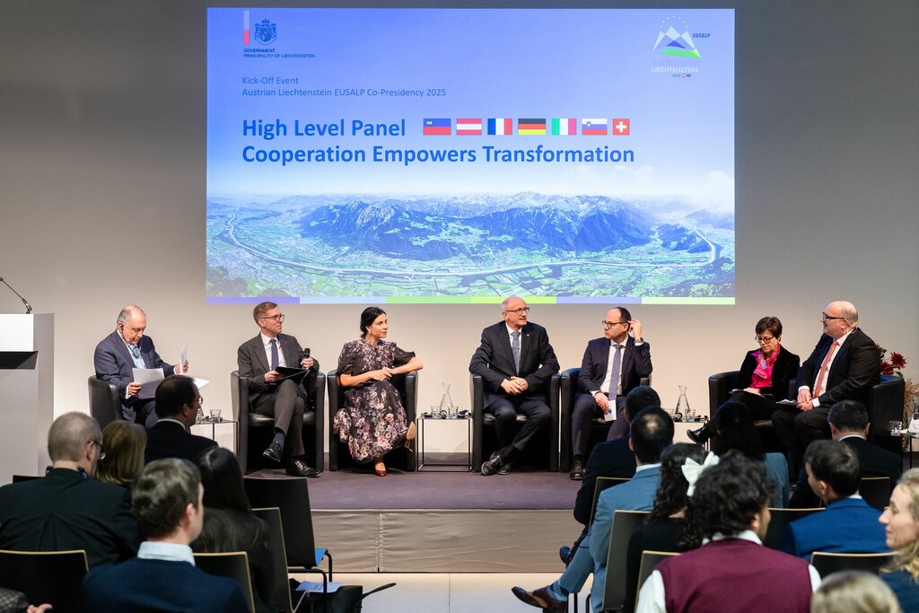 © Fürstentum Liechtenstein - Diskussionsrunde in der Universität Liechtenstein.